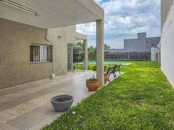 Casa con pileta, Tierra de sueños 3 Roldan