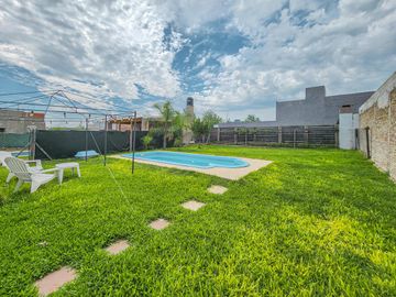 Casa con pileta, Tierra de sueños 3 Roldan