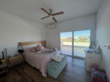 Casa a la laguna en El Canton Islas