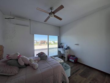 Casa a la laguna en El Canton Islas