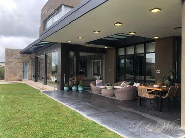 Hermosa casa en venta en Lagos de Canning