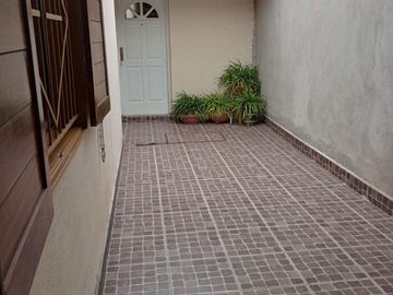 Casa en venta - 3 Dormitorios 1 Baño - Cochera - Villa Regina, Río Negro