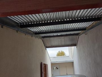 Casa en venta - 3 Dormitorios 1 Baño - Cochera - Villa Regina, Río Negro