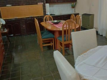 Casa en venta - 3 Dormitorios 1 Baño - Cochera - Villa Regina, Río Negro