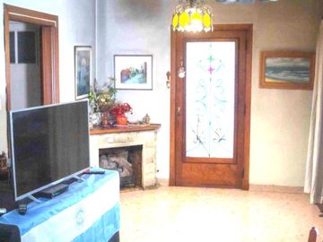 Casa en Venta -  Florida, 4/5 amb, 2 plantas, c/jardín y parrilla.