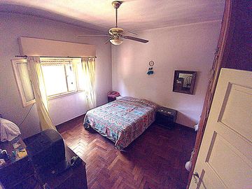 Casa en Venta -  Florida, 4/5 amb, 2 plantas, c/jardín y parrilla.