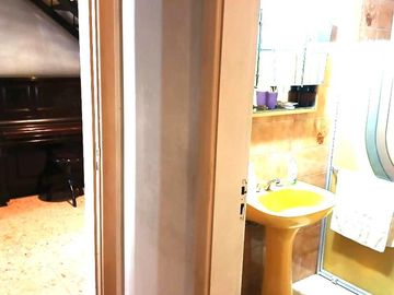 Casa en Venta -  Florida, 4/5 amb, 2 plantas, c/jardín y parrilla.
