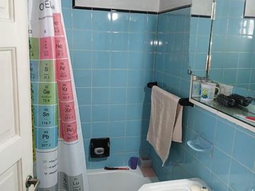 Casa en Venta -  Florida, 4/5 amb, 2 plantas, c/jardín y parrilla.