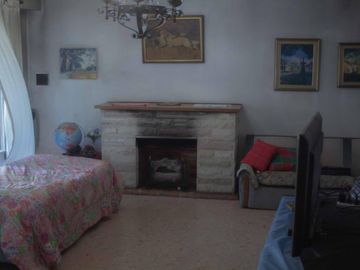 Casa en Venta -  Florida, 4/5 amb, 2 plantas, c/jardín y parrilla.
