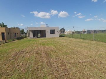 CASA A ESTRENAR EN VENTA - Barrio La Lusitana, Loma Verde RESERVADA!!