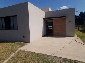 CASA A ESTRENAR EN VENTA - Barrio La Lusitana, Loma Verde RESERVADA!!