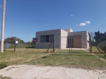 CASA A ESTRENAR EN VENTA - Barrio La Lusitana, Loma Verde RESERVADA!!