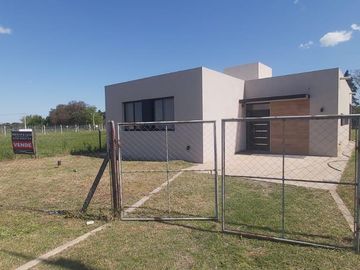 CASA A ESTRENAR EN VENTA - Barrio La Lusitana, Loma Verde RESERVADA!!