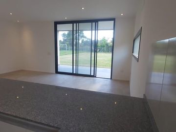 CASA A ESTRENAR EN VENTA - Barrio La Lusitana, Loma Verde RESERVADA!!
