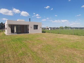 CASA A ESTRENAR EN VENTA - Barrio La Lusitana, Loma Verde RESERVADA!!