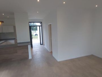 CASA A ESTRENAR EN VENTA - Barrio La Lusitana, Loma Verde RESERVADA!!