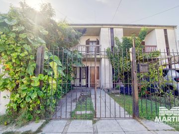 Dúplex 4 amb, con cochera, escritorio y patio - Martínez