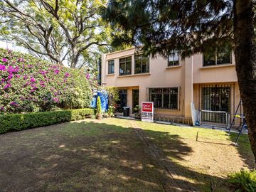 Casa en Venta en San Angel Calle cerrada