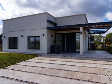 Oportunidad Venta Casa en Barrio Privado Saint Joseph