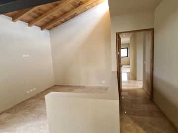 Venta de Casa en Querétaro, dentro Club Golf Campanario 4 recámaras, gran jardín