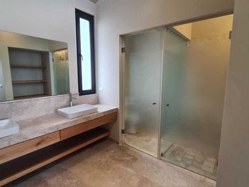 Venta de Casa en Querétaro, dentro Club Golf Campanario 4 recámaras, gran jardín