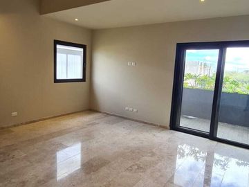 Venta de Casa en Querétaro, dentro Club Golf Campanario 4 recámaras, gran jardín