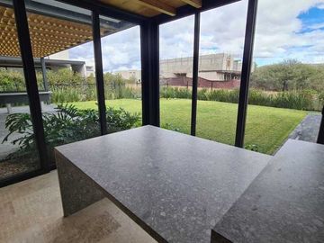 Venta de Casa en Querétaro, dentro Club Golf Campanario 4 recámaras, gran jardín