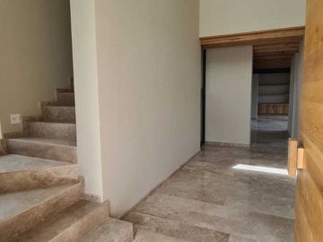 Venta de Casa en Querétaro, dentro Club Golf Campanario 4 recámaras, gran jardín