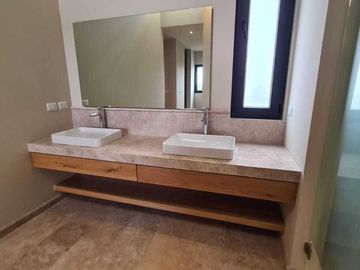 Venta de Casa en Querétaro, dentro Club Golf Campanario 4 recámaras, gran jardín
