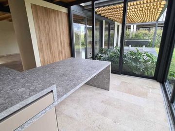 Venta de Casa en Querétaro, dentro Club Golf Campanario 4 recámaras, gran jardín