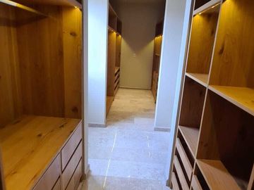 Venta de Casa en Querétaro, dentro Club Golf Campanario 4 recámaras, gran jardín