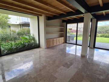 Venta de Casa en Querétaro, dentro Club Golf Campanario 4 recámaras, gran jardín