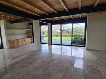 Venta de Casa en Querétaro, dentro Club Golf Campanario 4 recámaras, gran jardín