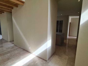 Venta de Casa en Querétaro, dentro Club Golf Campanario 4 recámaras, gran jardín