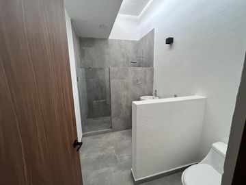 Venta de Casa en Querétaro, Lomas del Campanario IV, seguridad, alberca