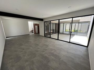 Venta de Casa en Querétaro, Lomas del Campanario IV, seguridad, alberca