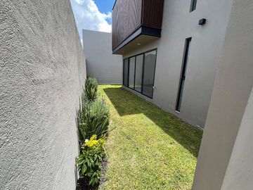 Venta de Casa en Querétaro, Lomas del Campanario IV, seguridad, alberca