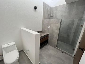 Venta de Casa en Querétaro, Lomas del Campanario IV, seguridad, alberca