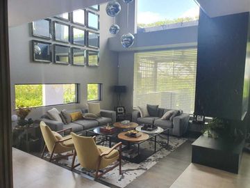 Venta de Casa en El Campanario, Golf,4 recámaras con baño, alberca y gran jardín