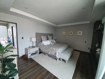 Venta de Casa en El Campanario, Golf,4 recámaras con baño, alberca y gran jardín