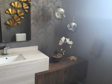 Venta de Casa en El Campanario, Golf,4 recámaras con baño, alberca y gran jardín