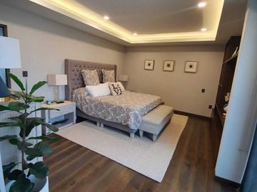 Venta de Casa en El Campanario, Golf,4 recámaras con baño, alberca y gran jardín