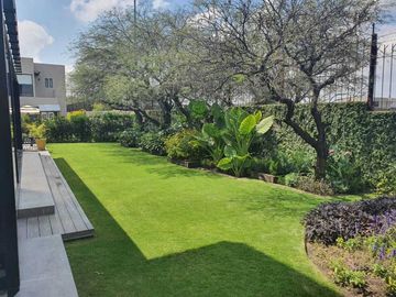 Venta de Casa en El Campanario, Golf,4 recámaras con baño, alberca y gran jardín