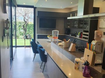 Venta de Casa en El Campanario, Golf,4 recámaras con baño, alberca y gran jardín