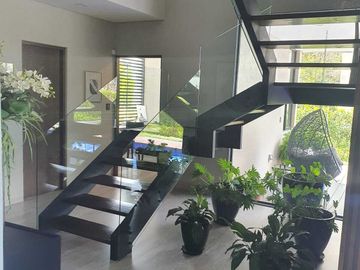 Venta de Casa en El Campanario, Golf,4 recámaras con baño, alberca y gran jardín