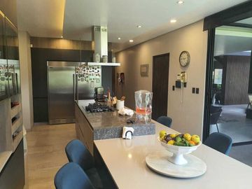 Venta de Casa en El Campanario, Golf,4 recámaras con baño, alberca y gran jardín