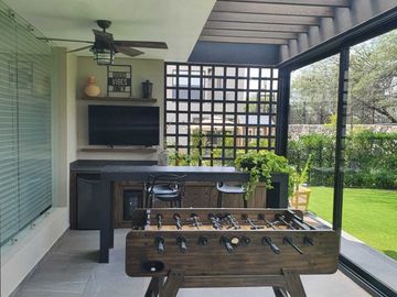 Venta de Casa en El Campanario, Golf,4 recámaras con baño, alberca y gran jardín