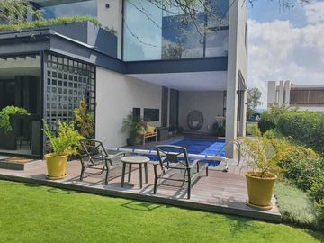Venta de Casa en El Campanario, Golf,4 recámaras con baño, alberca y gran jardín