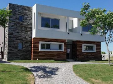 Espectacular Casa al agua en Vistas, Puertos