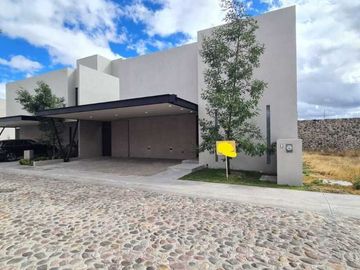 Venta de casa en Querétaro, Lomas del Campanario Norte con 4 recámaras 4 baños